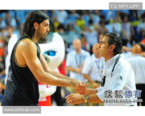 足球明星赛后握手瞬间尽显体育精神精彩纷呈的友谊场面回顾